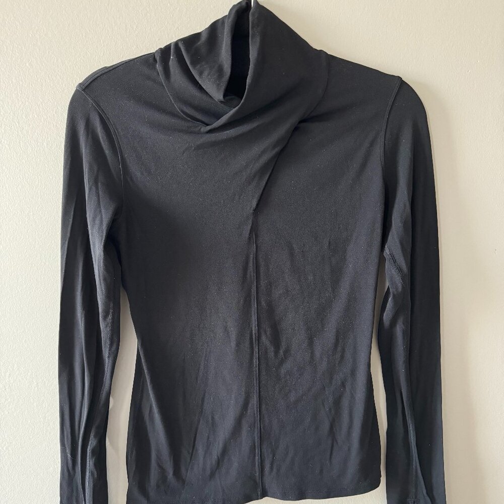 Lululemon black turtleneck long sleeve size 2